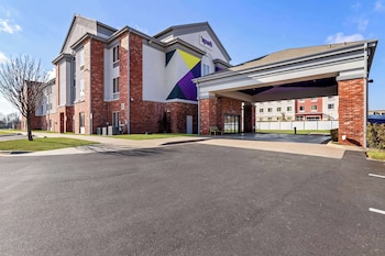 rodeway inn and suites