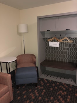 holiday inn and suites mount pleasant