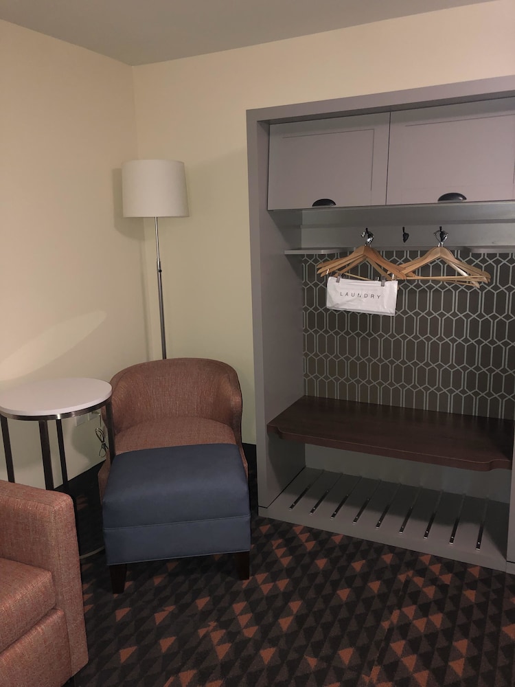 holiday inn and suites mount pleasant