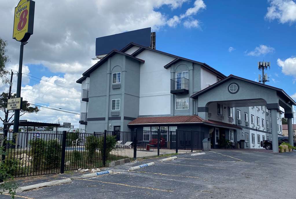 super 8 by wyndham san antonio fiesta