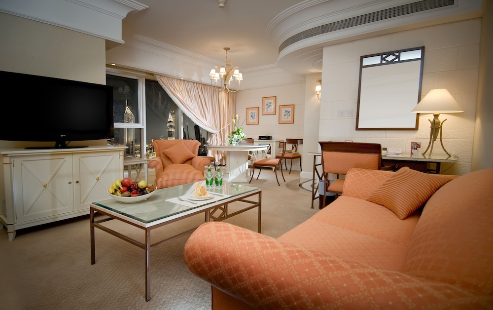 millennium plaza downtown suites