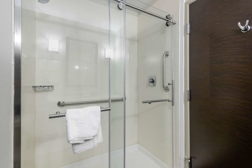 sleep inn and suites bricktown near medical center