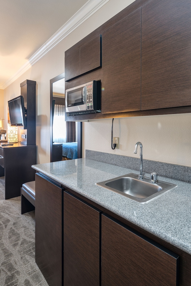 holiday inn express and suites santa clara by ihg