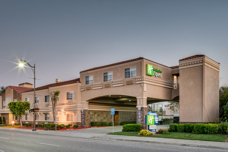holiday inn express and suites santa clara by ihg