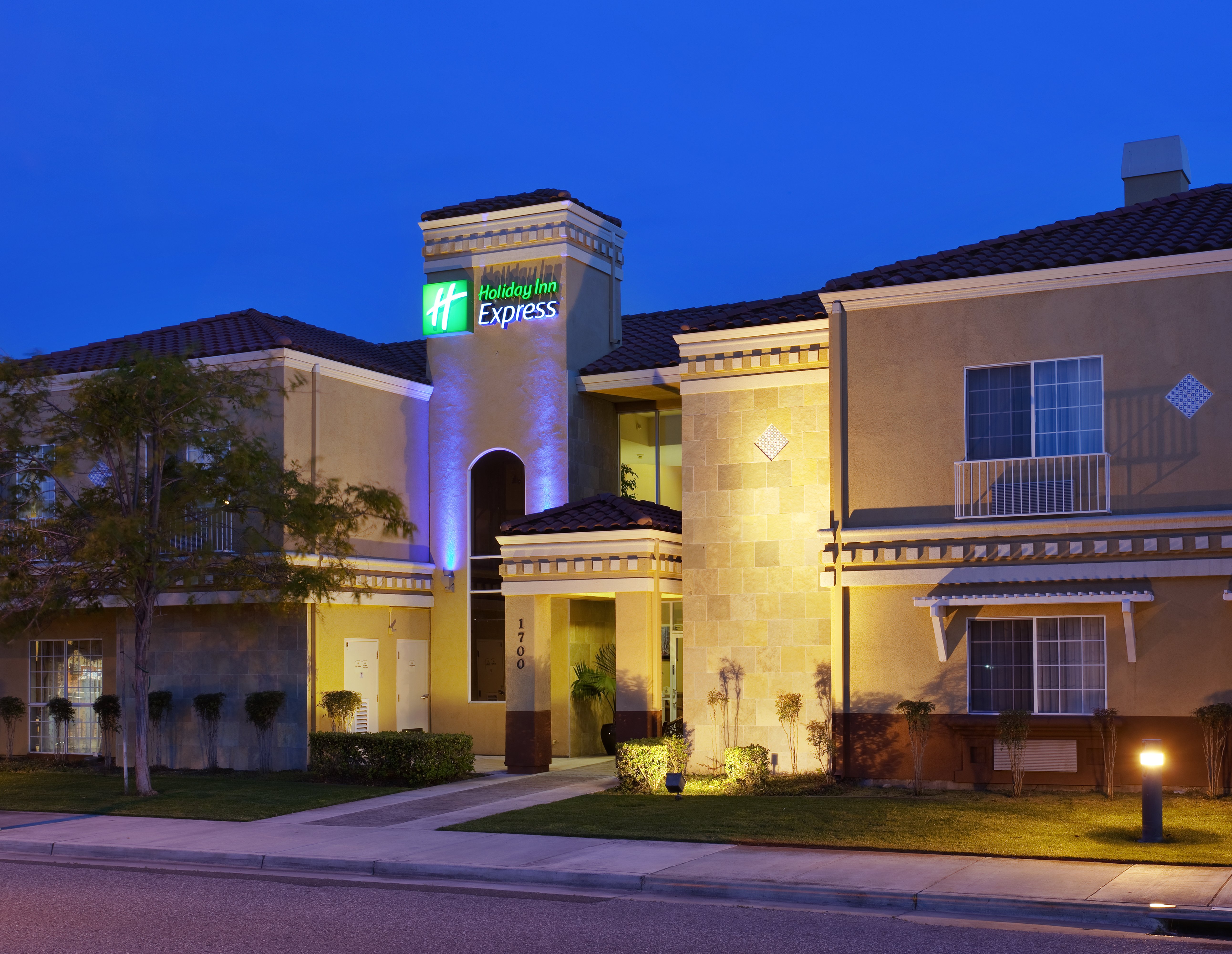 holiday inn express and suites santa clara by ihg