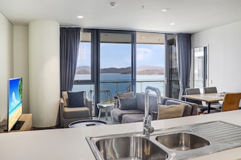 crowne plaza residences port moresby