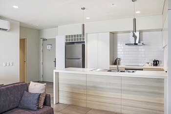 crowne plaza residences port moresby