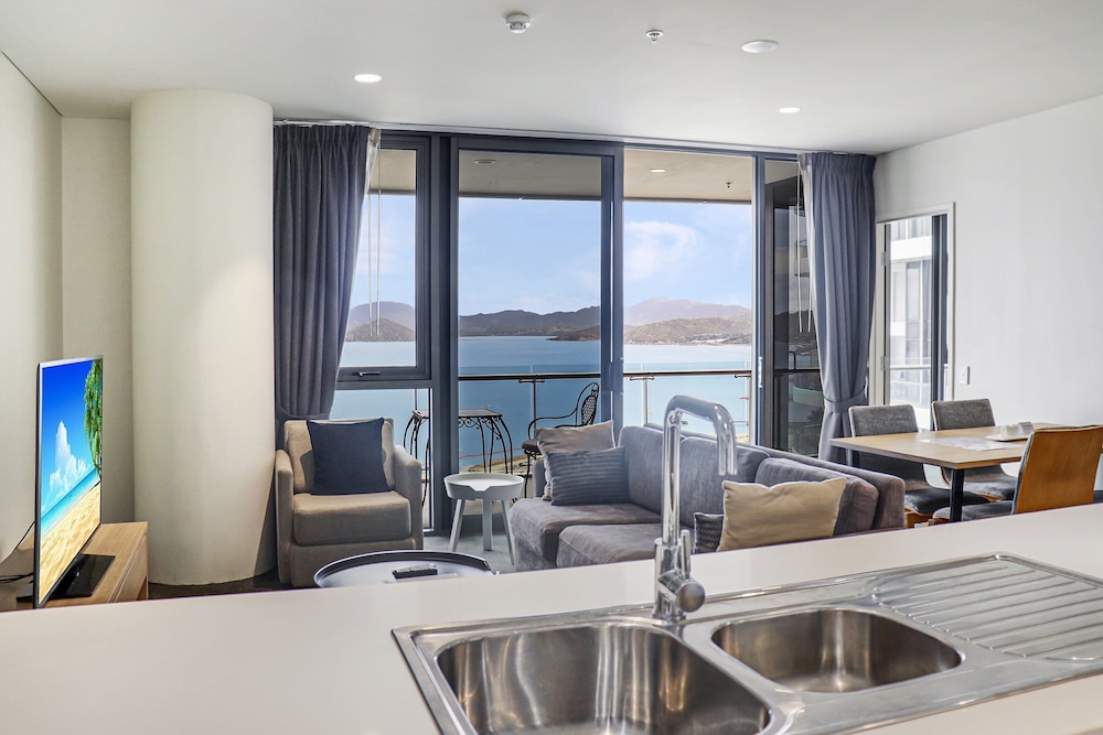 crowne plaza residences port moresby