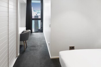 crowne plaza residences port moresby