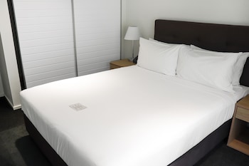 crowne plaza residences port moresby
