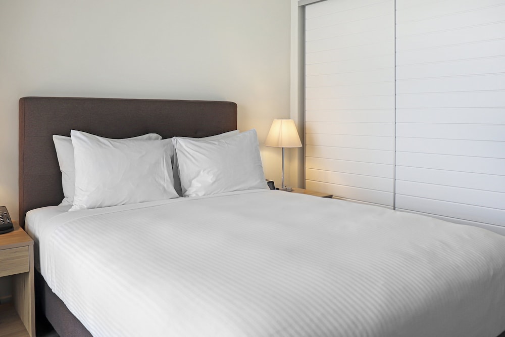 crowne plaza residences port moresby