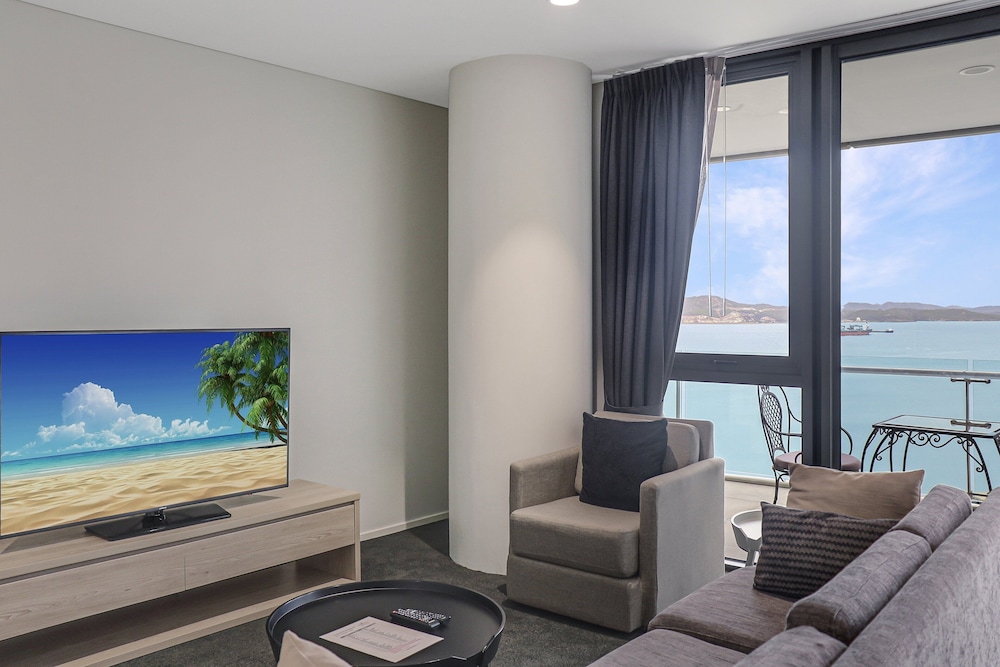 crowne plaza residences port moresby