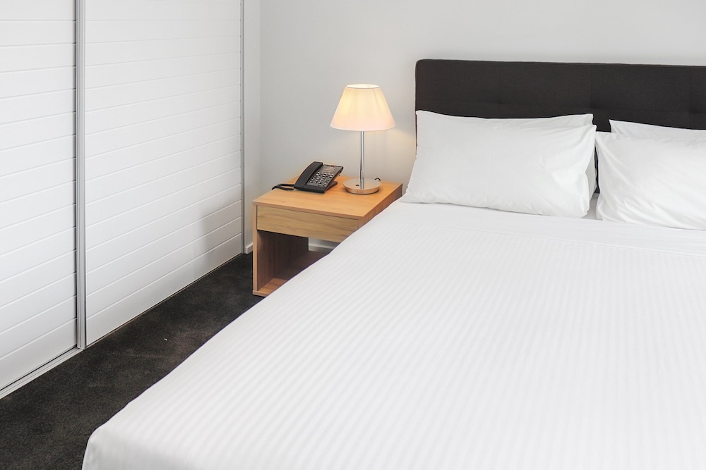 crowne plaza residences port moresby