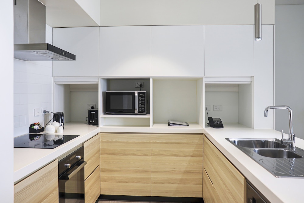 crowne plaza residences port moresby