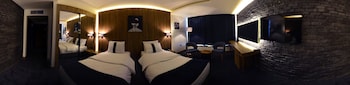 monarch hotel