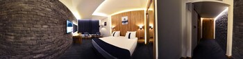 monarch hotel