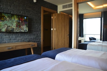 monarch hotel