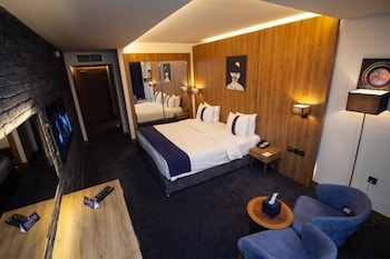 monarch hotel