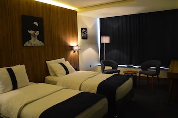 monarch hotel