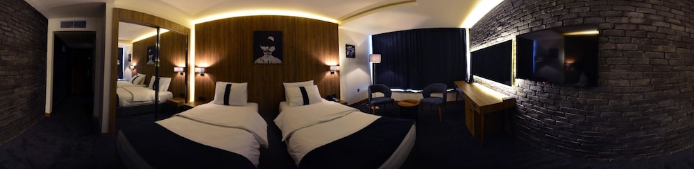 monarch hotel