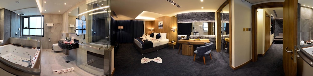 monarch hotel