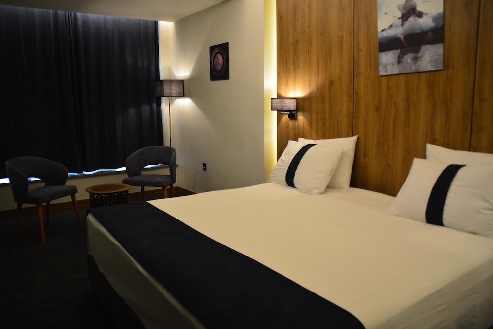 monarch hotel