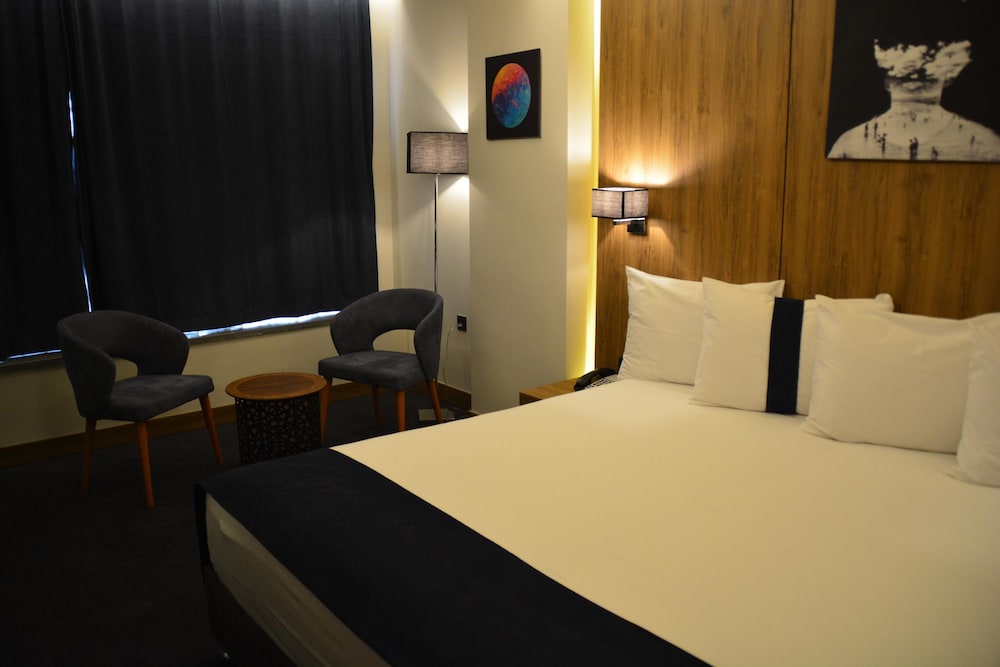 monarch hotel