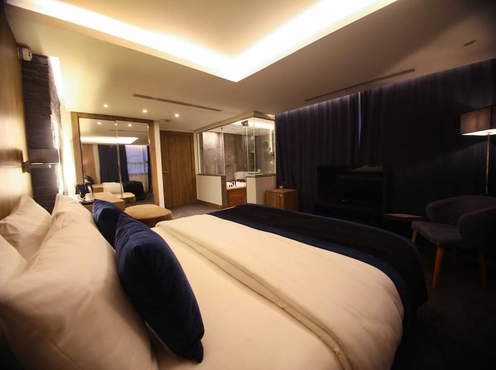 monarch hotel