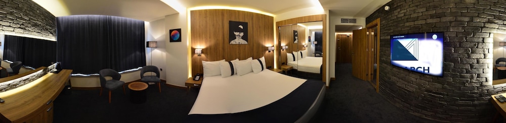 monarch hotel