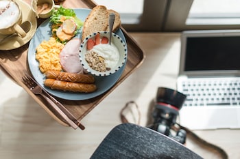 saturdays residence by brown starling