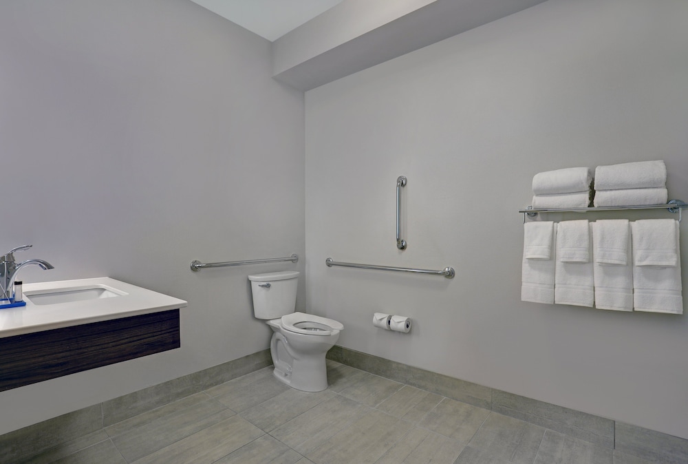 holiday inn express and suites lenexa overland park area