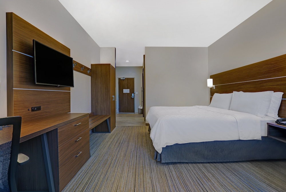 holiday inn express and suites lenexa overland park area