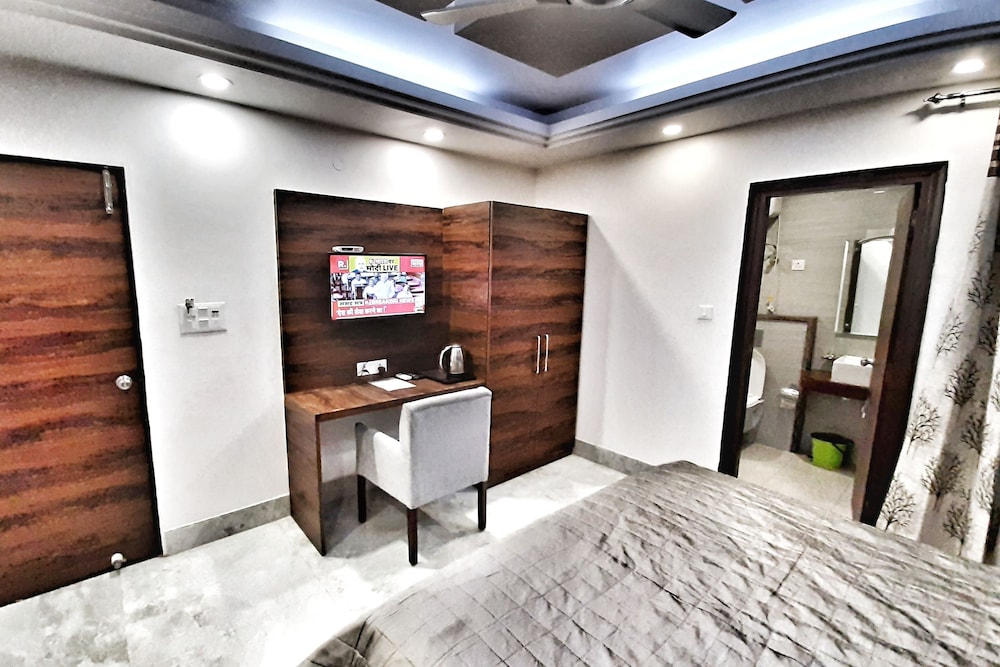 hotel aerocity purple orchid