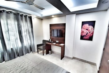 hotel aerocity purple orchid