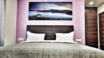 hotel aerocity purple orchid