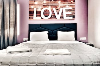 hotel aerocity purple orchid
