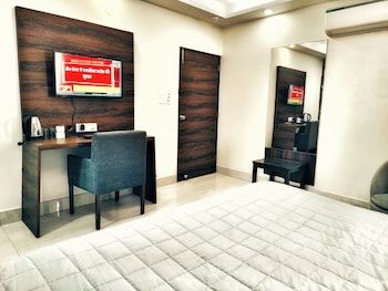 hotel aerocity purple orchid