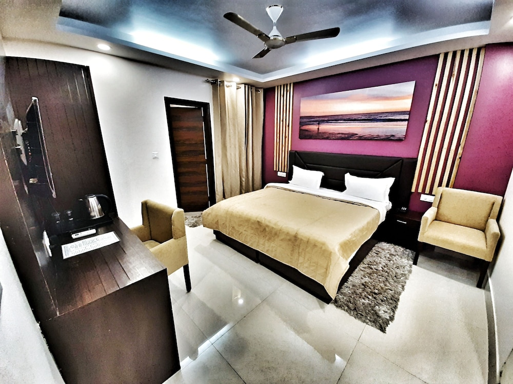 hotel aerocity purple orchid