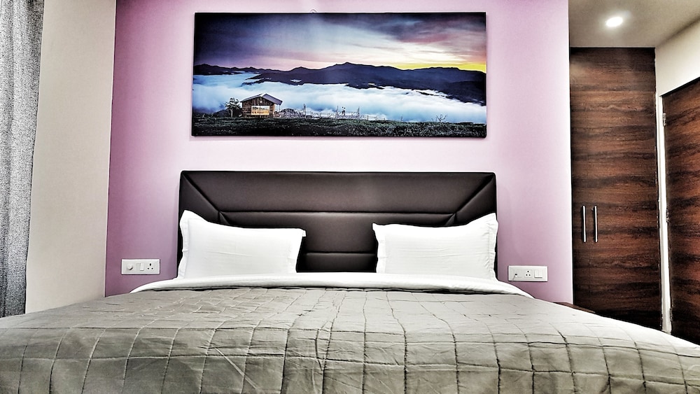 hotel aerocity purple orchid