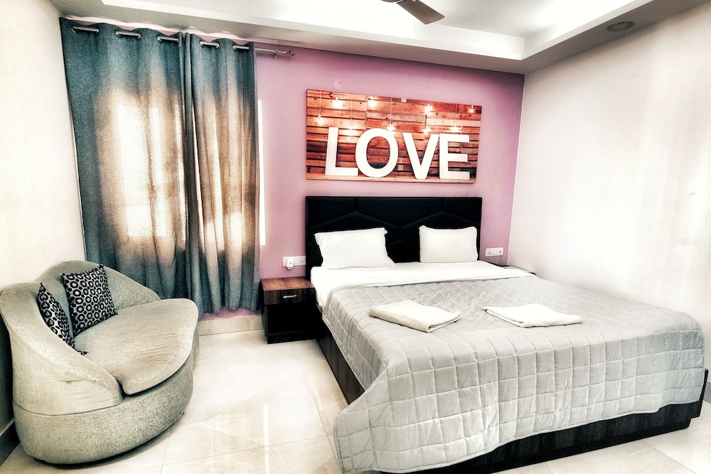 hotel aerocity purple orchid