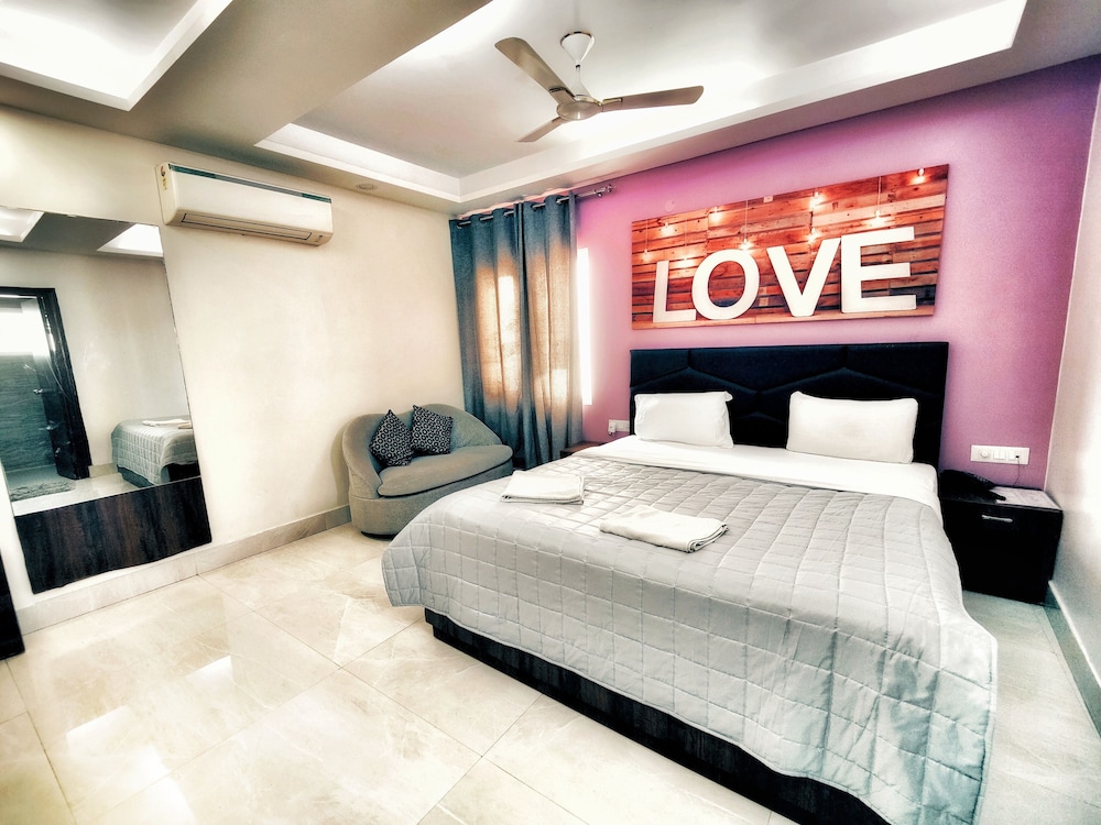 hotel aerocity purple orchid