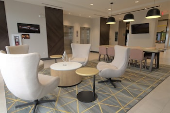 welcome to holiday inn and suites hopkinsville convention ctr