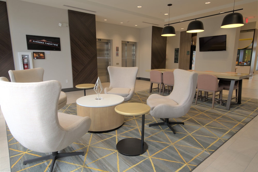 welcome to holiday inn and suites hopkinsville convention ctr