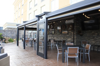 welcome to holiday inn and suites hopkinsville convention ctr