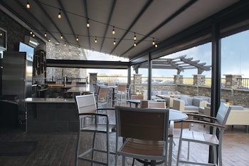 welcome to holiday inn and suites hopkinsville convention ctr