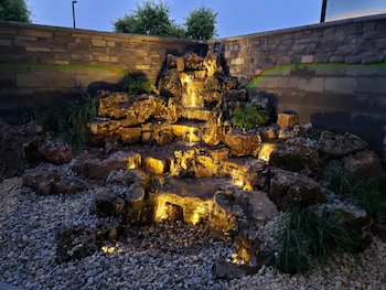 welcome to holiday inn and suites hopkinsville convention ctr