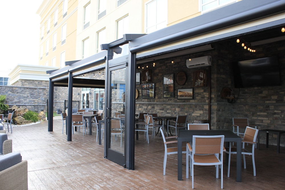 welcome to holiday inn and suites hopkinsville convention ctr