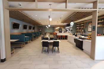 welcome to holiday inn and suites hopkinsville convention ctr