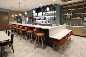 welcome to holiday inn and suites hopkinsville convention ctr