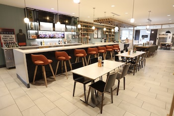 welcome to holiday inn and suites hopkinsville convention ctr